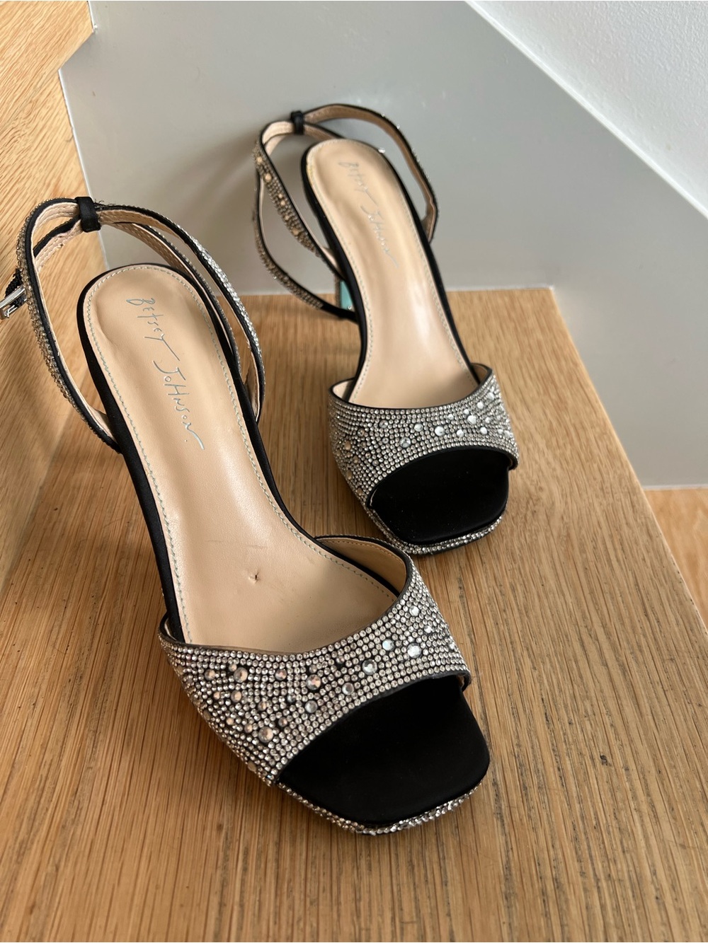 Betsy Johnson Black Crystal-Embellished Open-Toe Sandals size 8.5